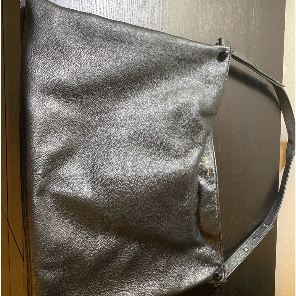 Attractive black shoulder bag leather condition good.